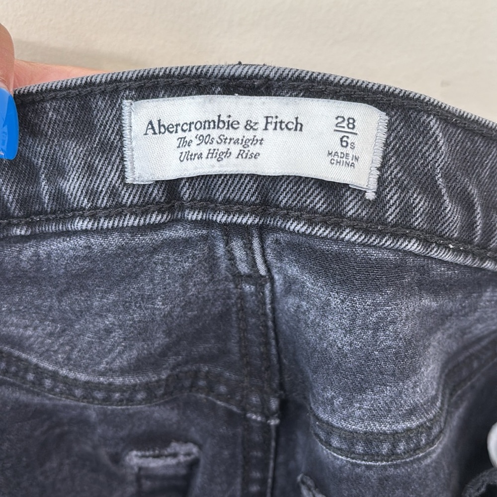 Abercrombie & Fitch The 90s Straight Ultra High Rise Black Wash Denim Jeans 28S - Picture 9 of 10